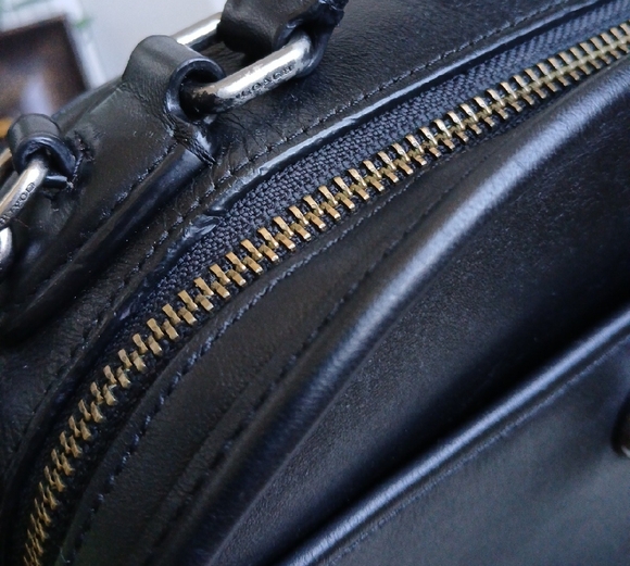 COACH, Elegant Black Leather Lunch Pail - Picture 3 of 16